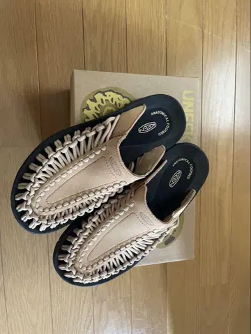 KEEN UNEEK SLIDE 라크/블랙 US 6