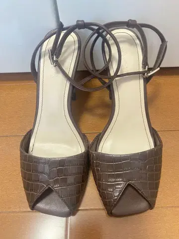 시루무린 샌들 크로코 브라운