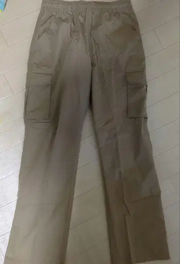 뉴발란스 카고 팬츠 베이지