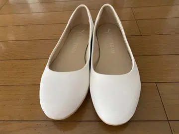 푸마 화이트 플랫 슈즈 23.5cm