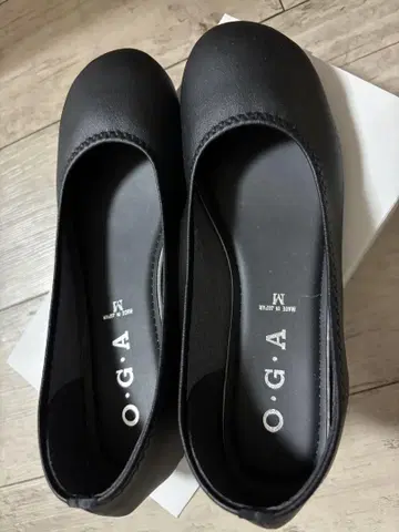 O.G.A. 블랙 플랫슈즈