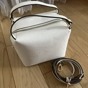 untitled 화이트 합성 피혁 숄더백
