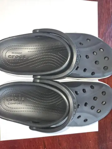 crocs 아이코닉 클로그 샌들 블랙/화이트