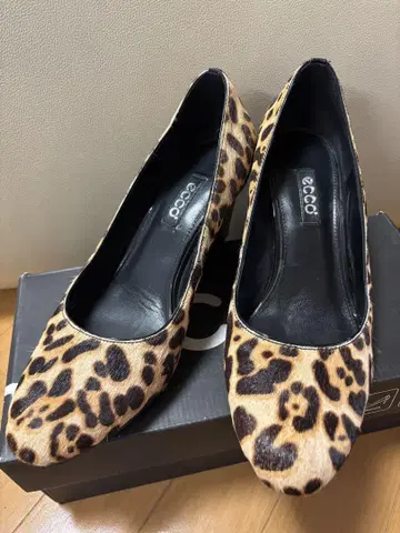 ECCO 송치 레오파드 무늬 펌프스 7cm (39 사이즈)