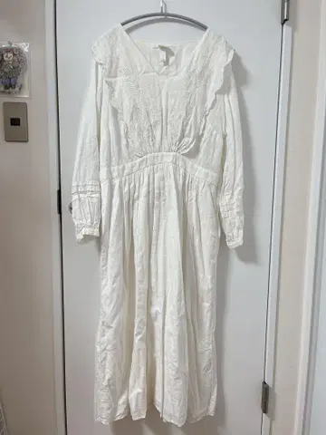 H&M 자수 화이트 롱 원피스
