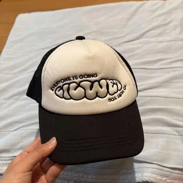 트래커 캡 화이트 블랙