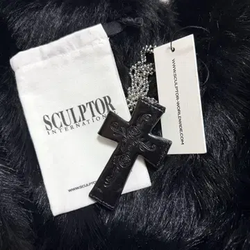 Sculptor Cross Leather Strap Wallet 블랙