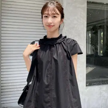 Basement online 프릴 넥 레이스 블라우스 블랙 FREE