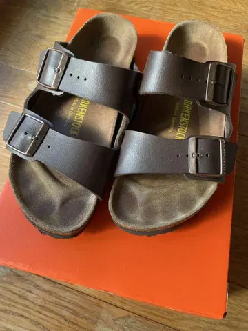 BIRKENSTOCK 브라운 샌들 39
