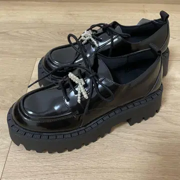 ZARA 통굽 로퍼 비쥬 레이스업 슈즈 블랙
