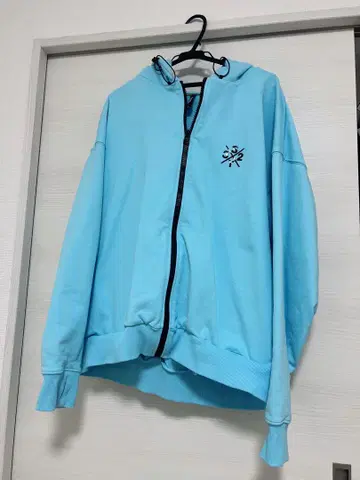 SY32Y SWEETARS 라이트 블루 풀 집업 후드티