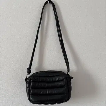 블랙 퀼팅 숄더백