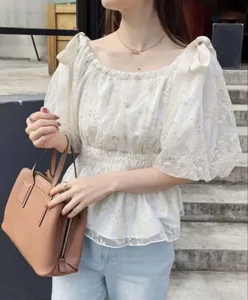 NICE CLAUP 전방향 모테 블라우스