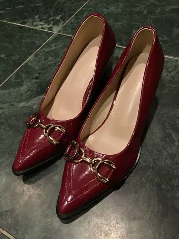 버건디 스틸레토 하이힐 23.5cm