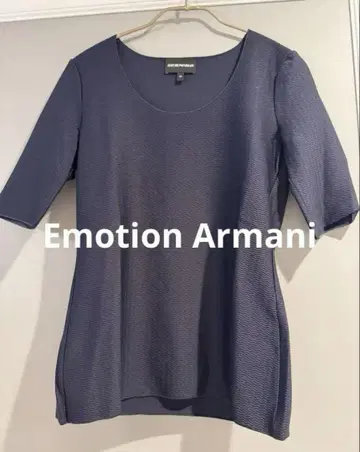 EMPORIO ARMANI 네이비 반팔 라운드넥 상의 38