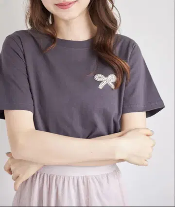 토코 클로젯 비쥬 리본 자수 그레이 티셔츠
