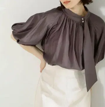 NATURAL BEAUTY BASIC 사이드 타이 블라우스 미사용 새상품