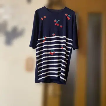 레어 메이드 인 이탈리아 체리 자수 네이비 스트라이프 상의