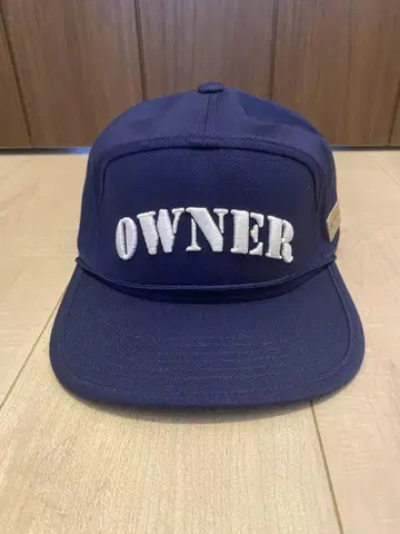 OWNER 자수 네이비 스냅백 캡