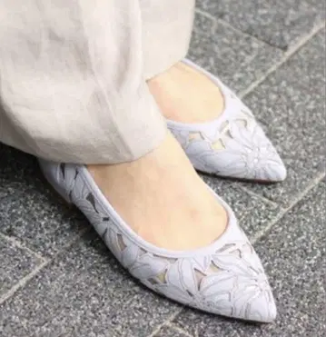 르탈론 플라워 컷 펌프스 24cm