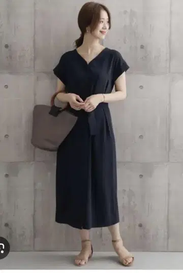 네이비 원피스 어반 리서치 도어스