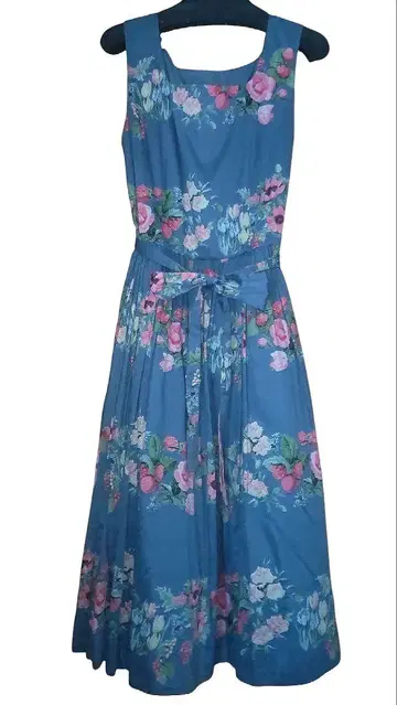 LAURA ASHLEY 딸기 패턴 슬리브리스 원피스 사이즈 9