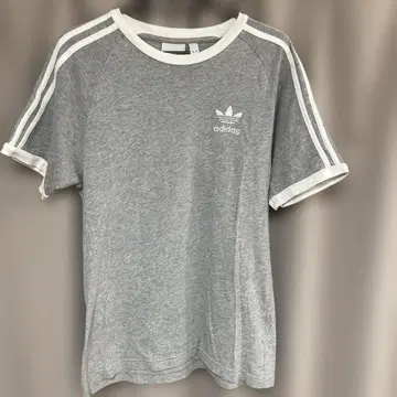 adidas 그레이 반팔 래글런 티셔츠 스트라이프 소매
