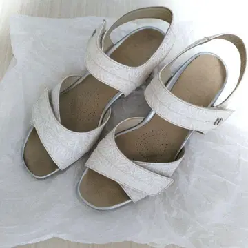 화이트 크로스 스트랩 샌들 viel Huld 24.5cm D