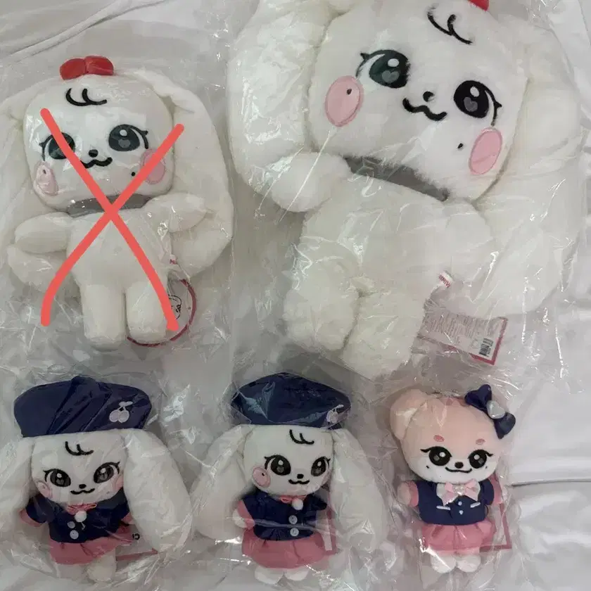 アイドル IVE minive FLUFFY PLUSH 30cm ver CHERRY IVE - MINIVE Fluffy Plush 30CM Ver. [WELCOME TO MINIVE