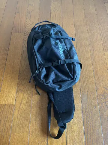 파타고니아 숄더백 Atom Sling 8L