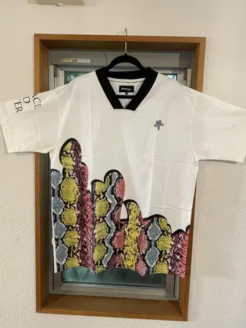 PEACE AND AFTER 스네이크 패턴 티셔츠