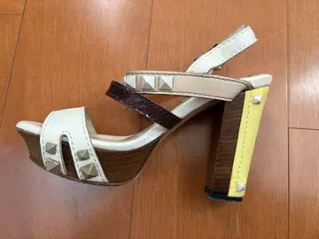 에포카 스터드 샌들