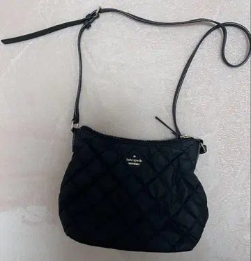kate spade 블랙 퀼팅 숄더백