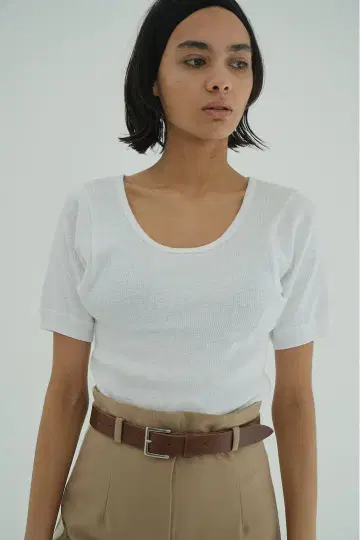 클레인 스쿠프 라인 리브 톱스