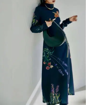 UND ANNABELLE LONG DRESS 네이비 M 사이즈