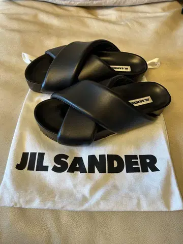 JIL SANDER 크로스 스트랩 샌들 블랙