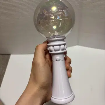 화이트 응원봉 컬러풀 버튼 포함