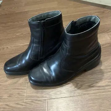 블랙 지퍼 부츠