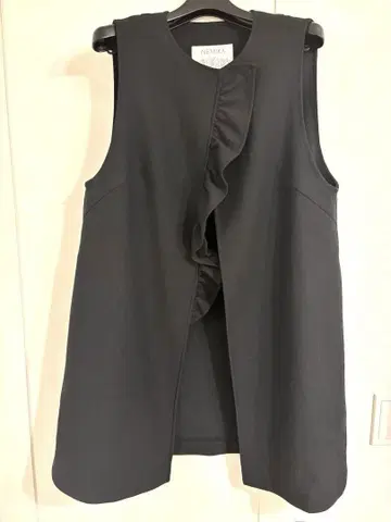 새상품급 NEMIKA 베스트 프릴 포함 블랙