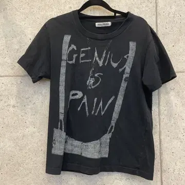 DISCOVERED Genius is Pain 티셔츠