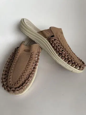 KEEN UNEEK 샌들