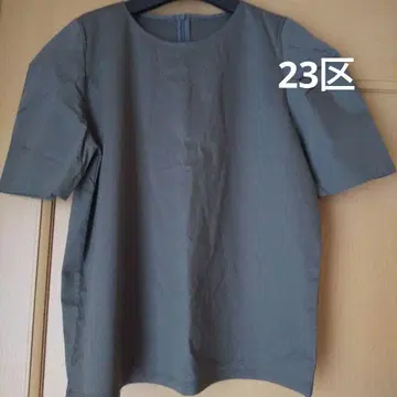 카키색 반팔 상의