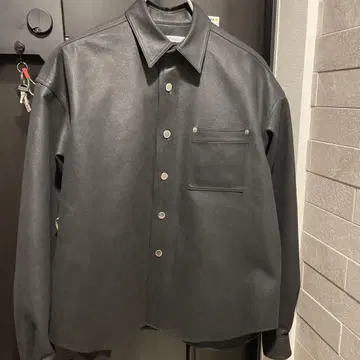 JOHN LAWRENCE SULLIVAN 블랙 인조 가죽 셔츠 44