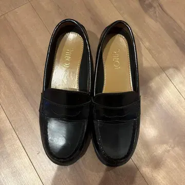 블랙 로퍼