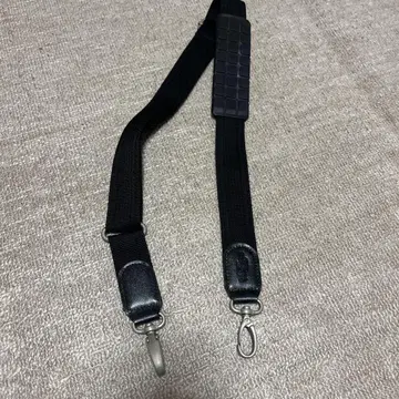 야자와 에이요시 숄더 스트랩