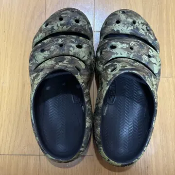 KEEN 카모플라쥬 클로그 샌들 26cm