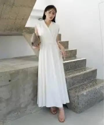 새상품급 anuans 더블 새틴 테일러드 플레어 원피스 에크루 S