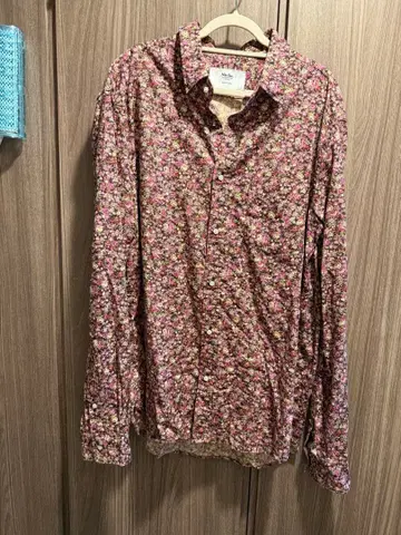 Niche. 꽃무늬 긴팔 셔츠