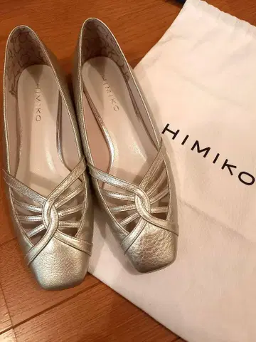 히미코 HIMIKO 컷 아웃 디자인 펌프스 23cm