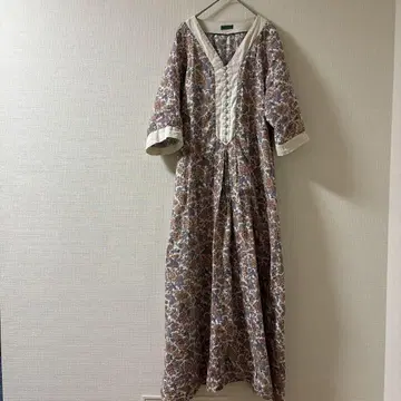 빈티지풍 꽃무늬 원피스 아이보리 계열 롱 넉넉한 성숙/러블리 스타일